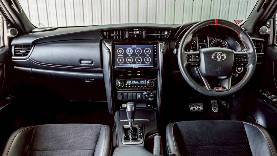 2024 Toyota Fortuner II 2