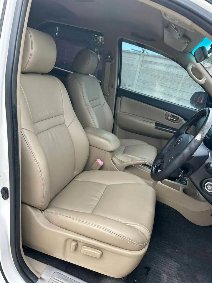 2011 Toyota Fortuner I 2