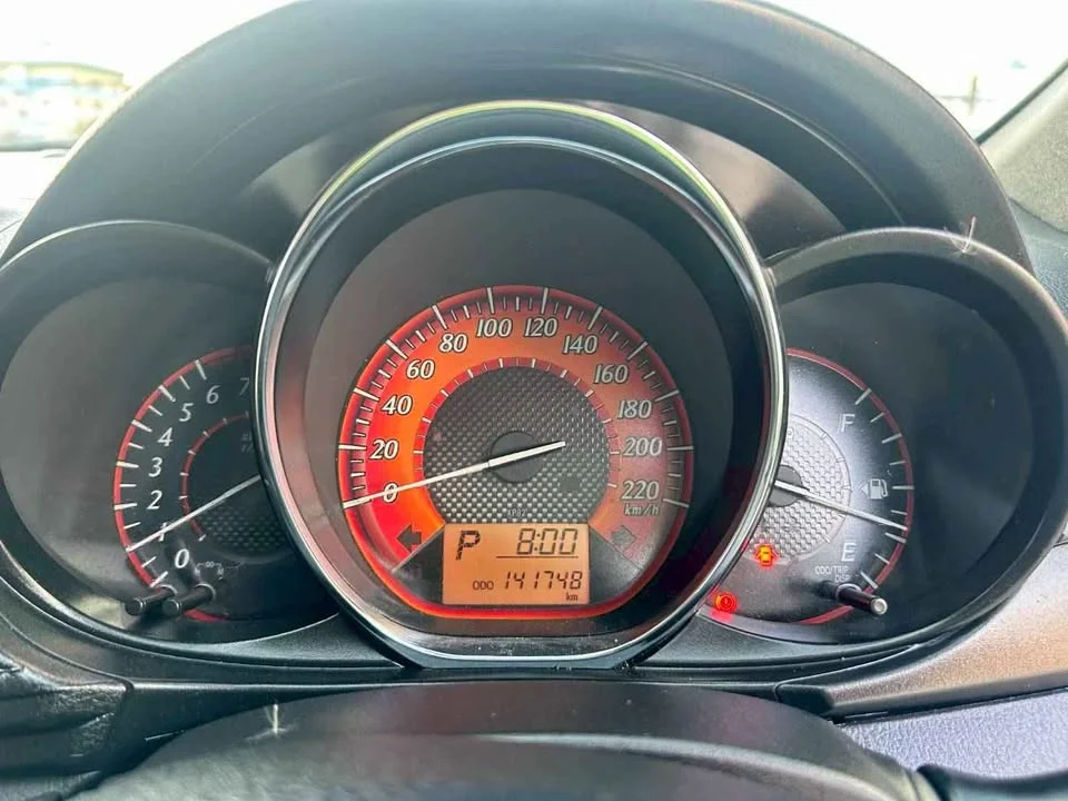 2015 Toyota Yaris III 2