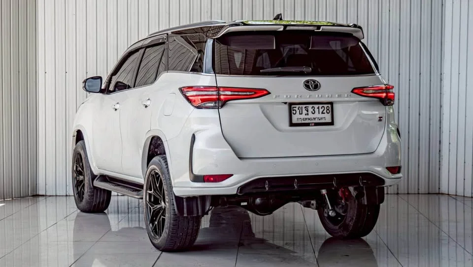 2024 Toyota Fortuner II 2