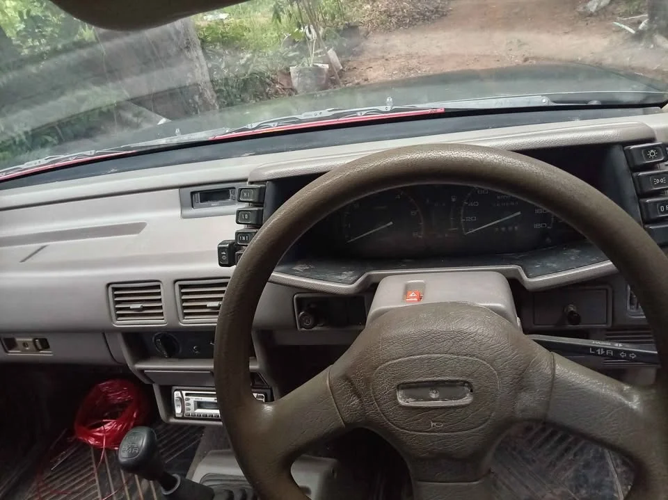 1993 Isuzu TFR III 3