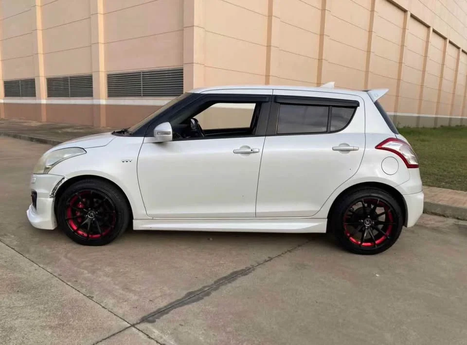 2013 Suzuki Swift II 3