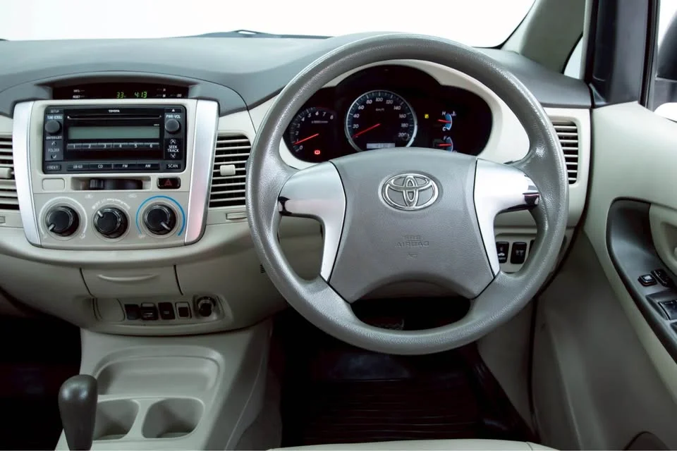 2012 Toyota Innova I 3