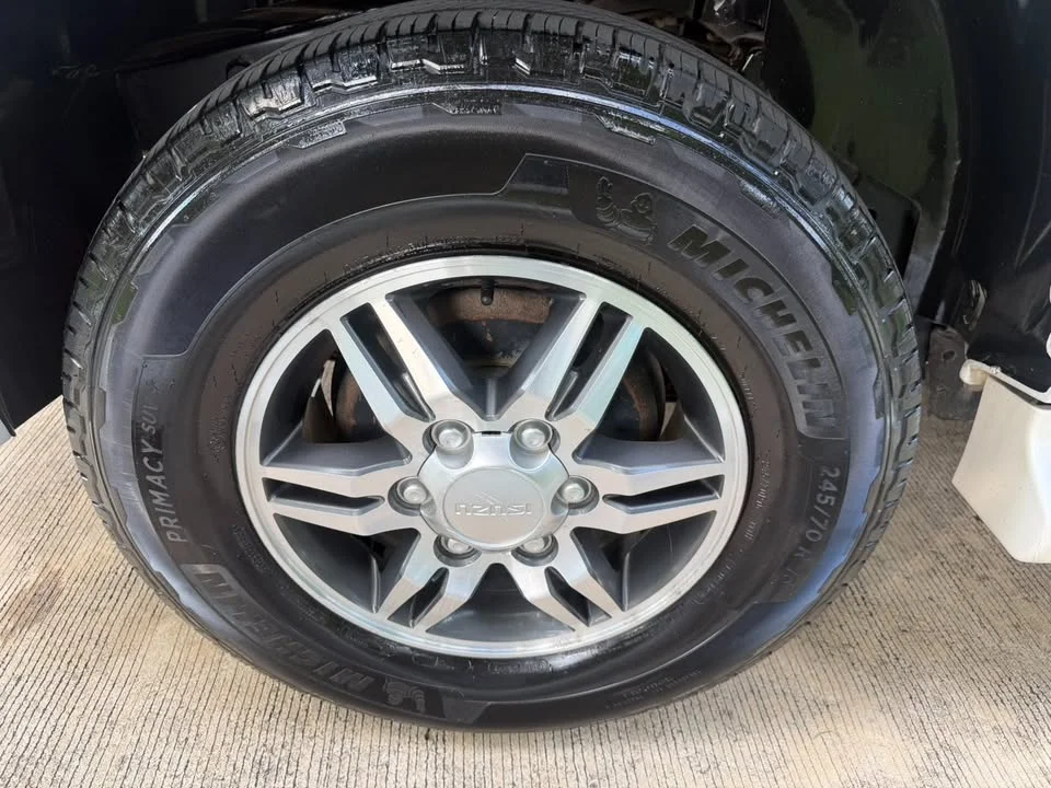 2013 Isuzu MU-7 3