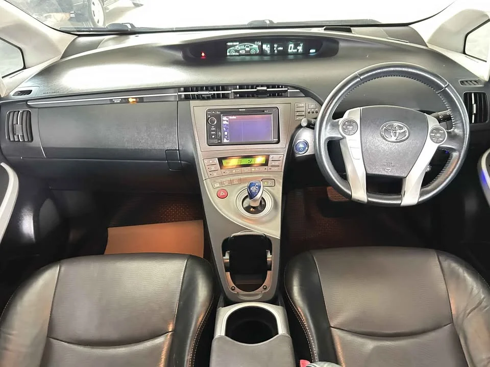 2012 Toyota Prius III 3