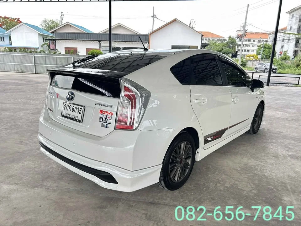 2012 Toyota Prius III 2