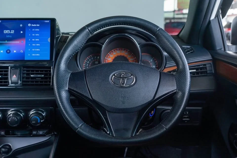 2016 Toyota Yaris III 2