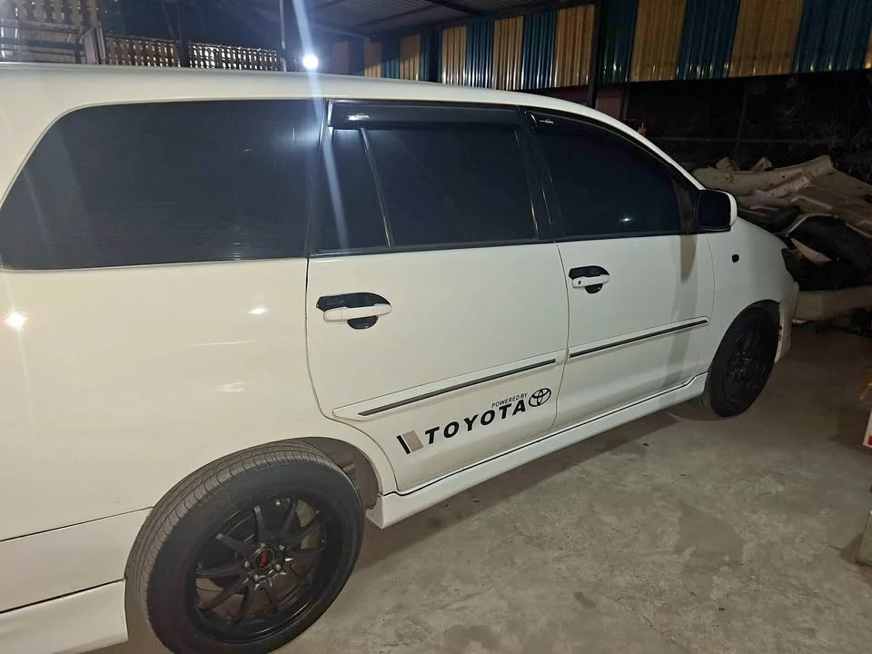Toyota Innova I 2