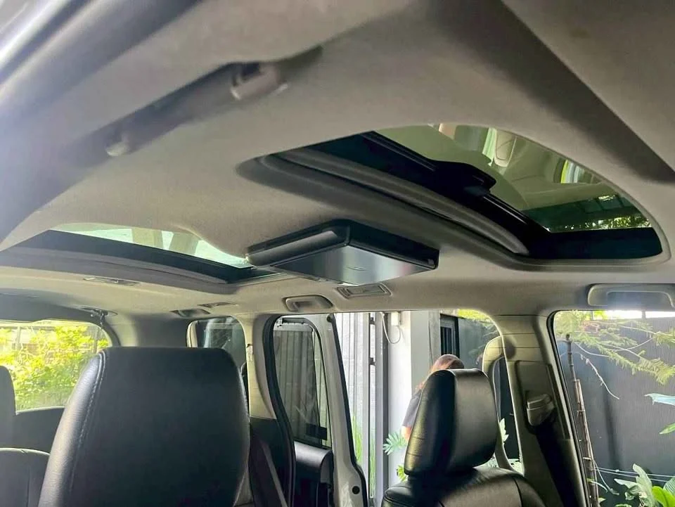 2012 Toyota Voxy III 2