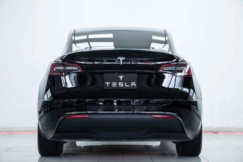 2023 Tesla Model Y 3
