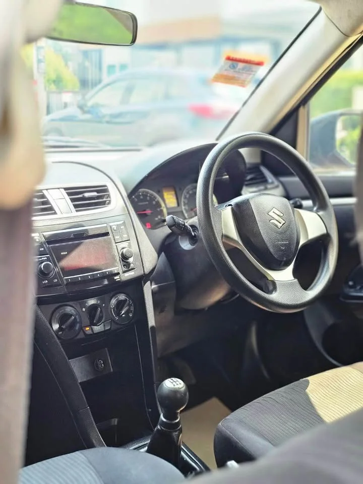 2012 Suzuki Swift II 3