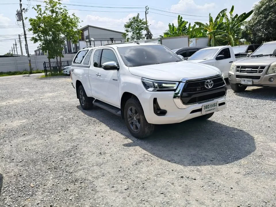 2022 Toyota Hilux VIII 2