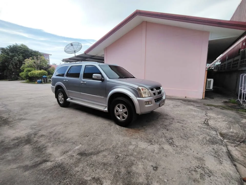2005 Isuzu MU-7 3