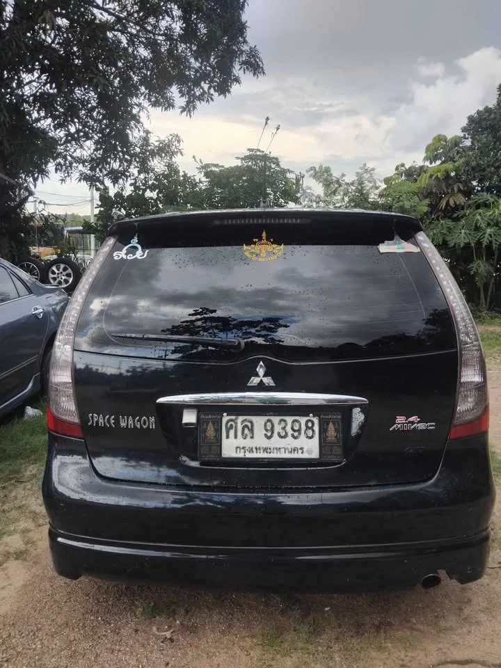 2005 Mitsubishi Space Wagon IV 2