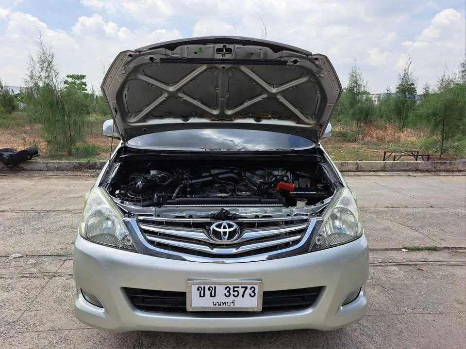 2010 Toyota Innova I 3