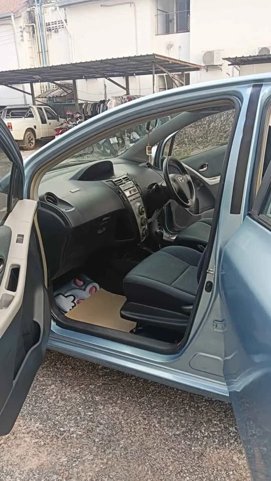 2009 Toyota Yaris II 2