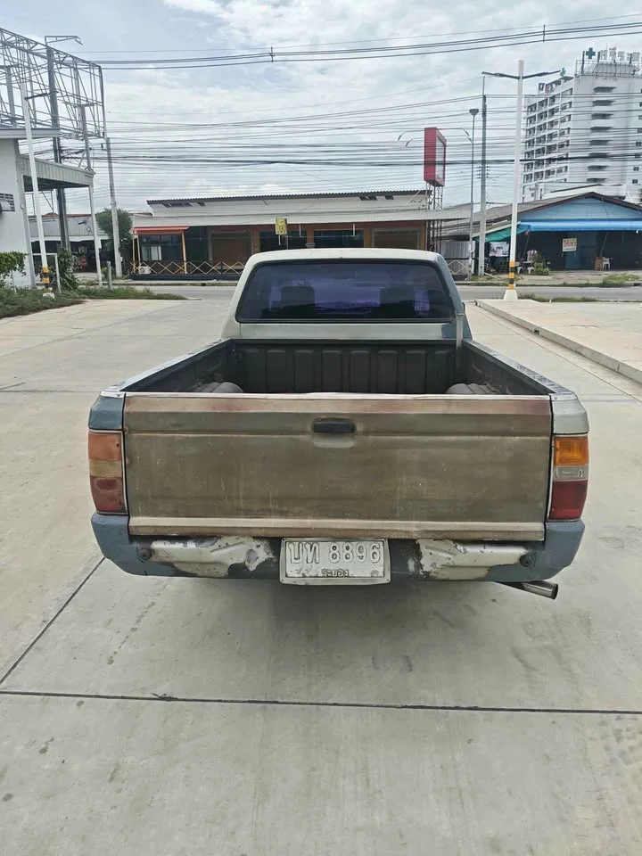 1995 Mitsubishi Triton II 2