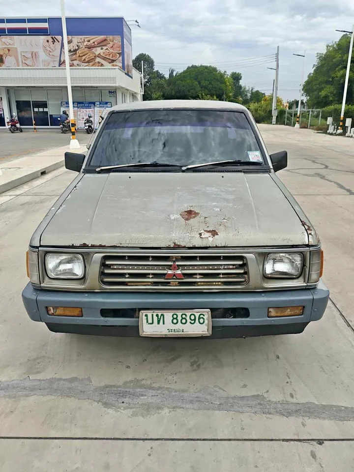 1995 Mitsubishi Triton II 3