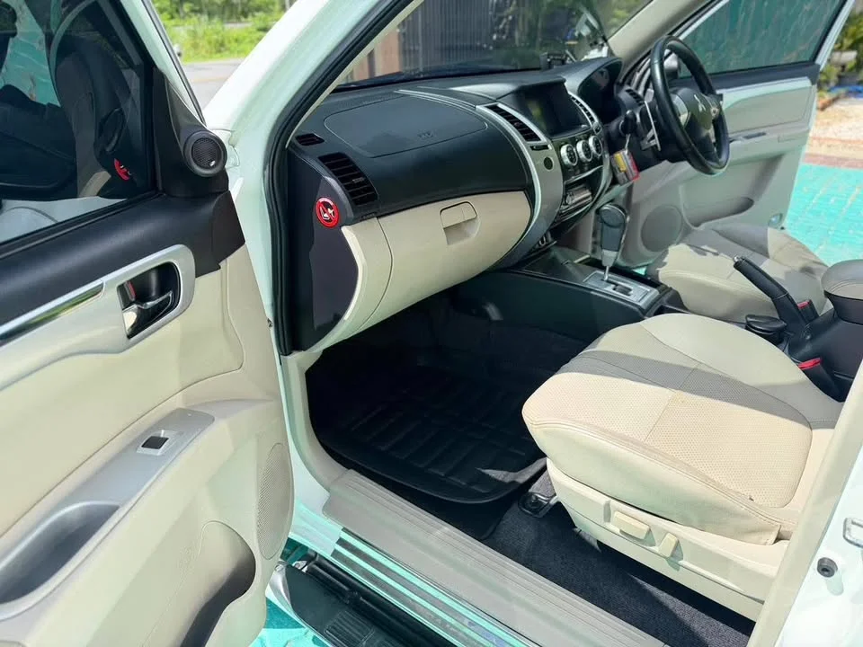 Mitsubishi Pajero Sport II 2
