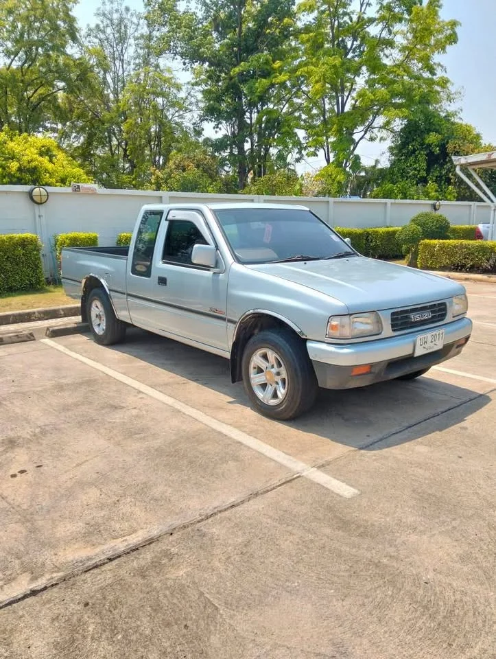1996 Isuzu TFR III 2