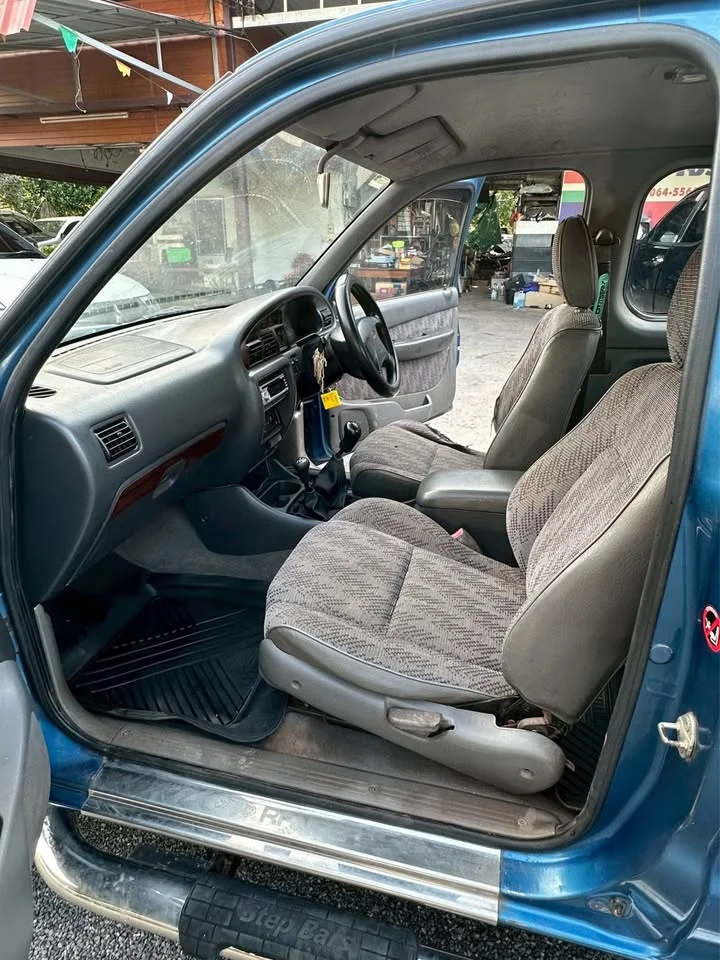 1999 Mazda 2500 Fighter V 2