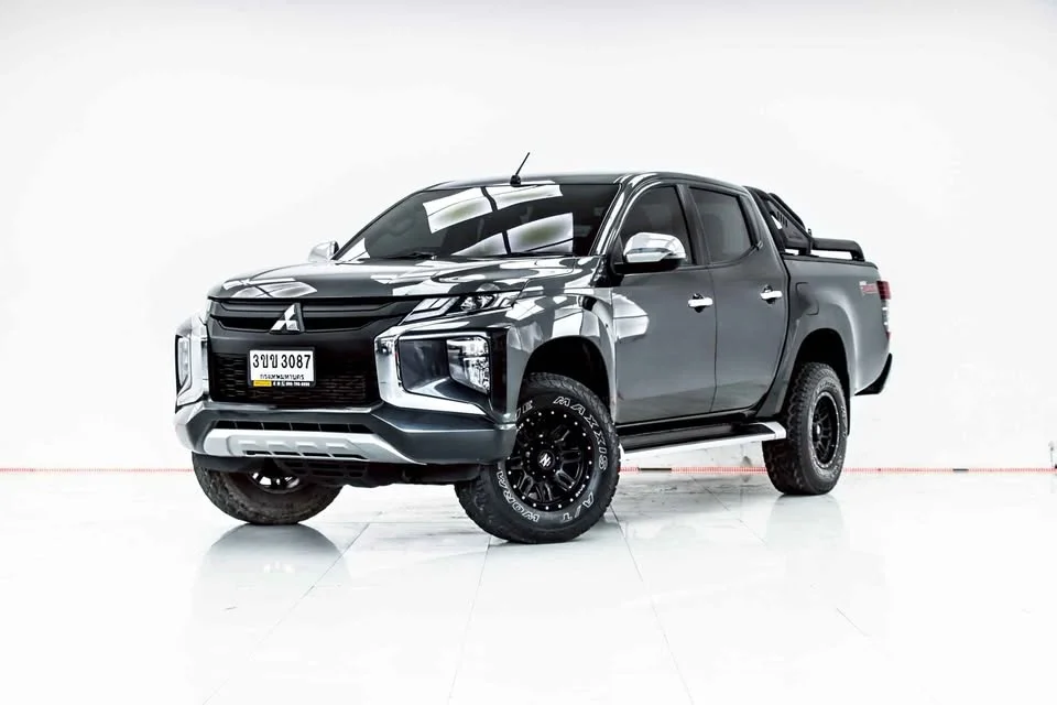 2022 Mitsubishi Triton V 3