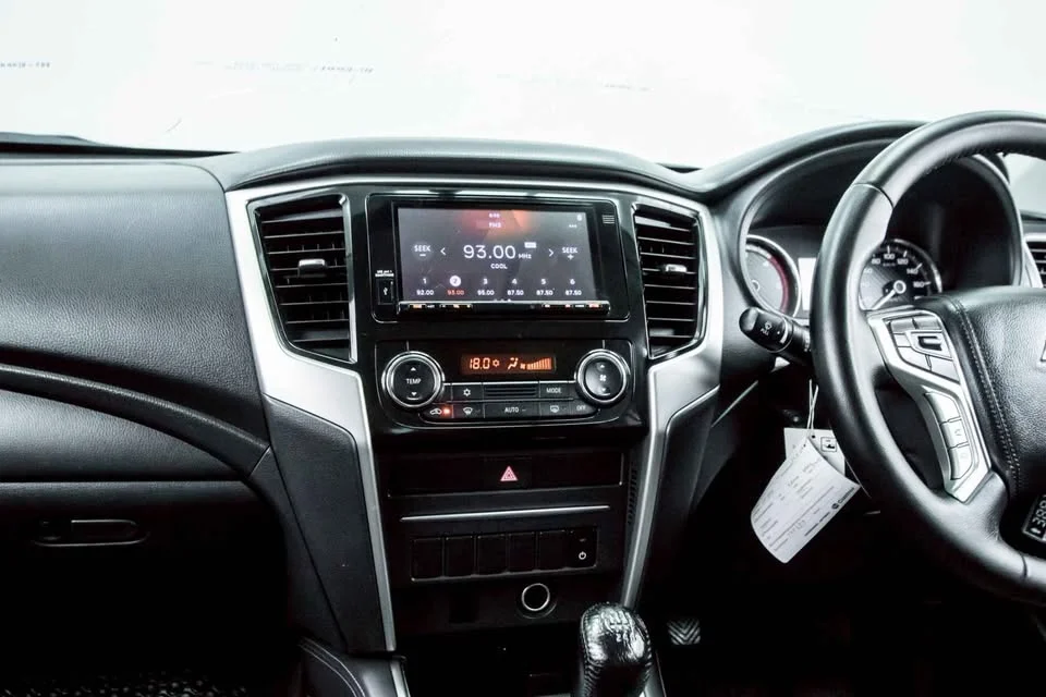 2022 Mitsubishi Triton V 2