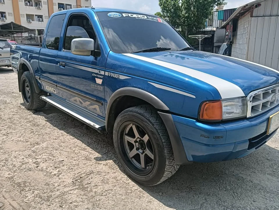 2001 Mazda 2500 Fighter V 2