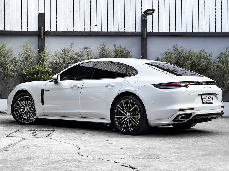 2017 Porsche Panamera II 2