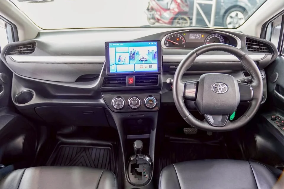 2017 Toyota Sienta II 3