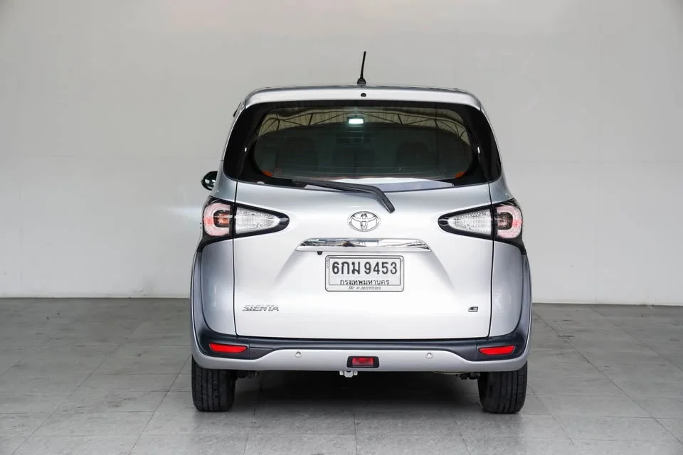 2017 Toyota Sienta II 2