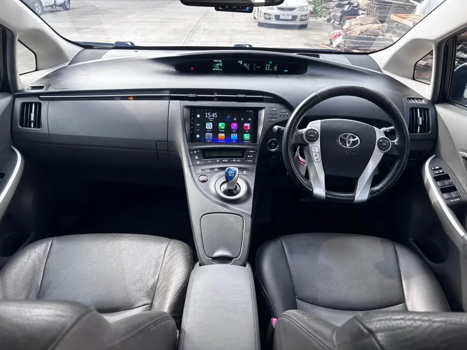 2011 Toyota Prius III 3
