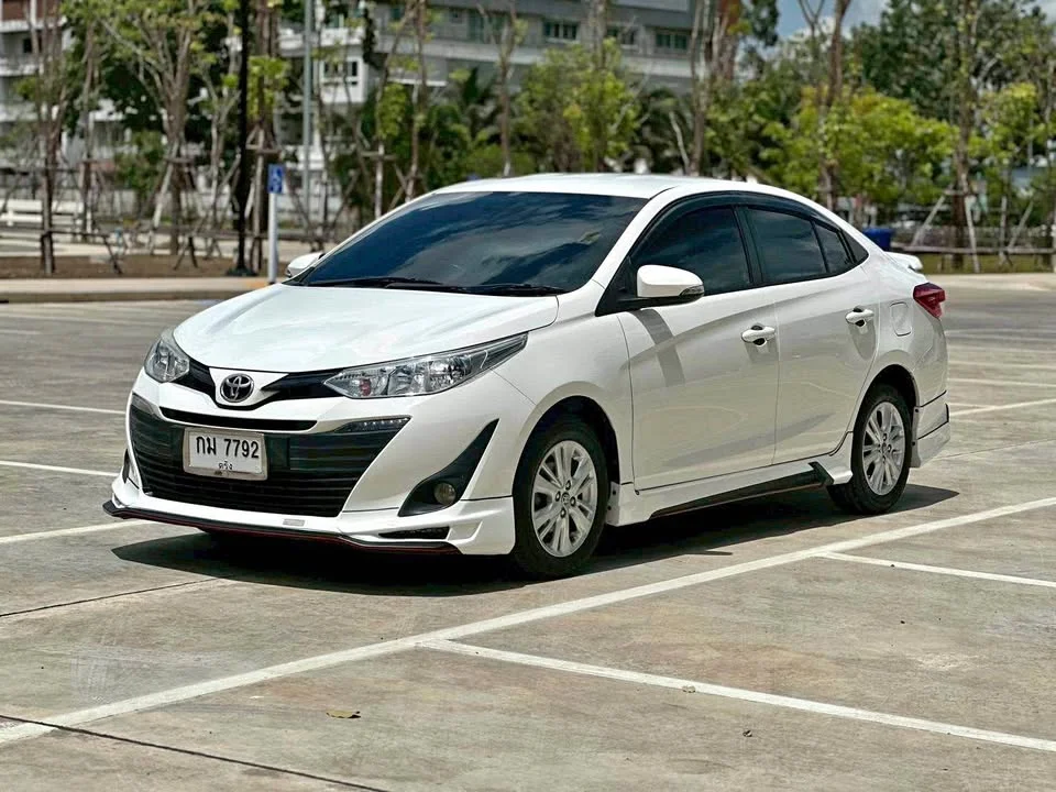 2017 Toyota Yaris ATIV III 2