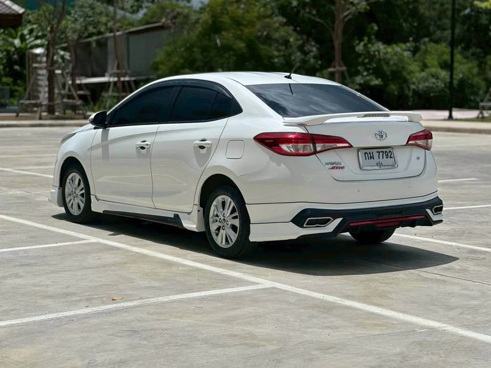 2017 Toyota Yaris ATIV III 3