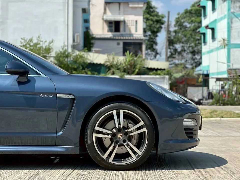 2013 Porsche Panamera I 3