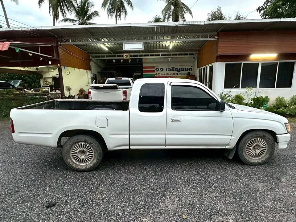 2000 Toyota Hilux Tiger VI 2