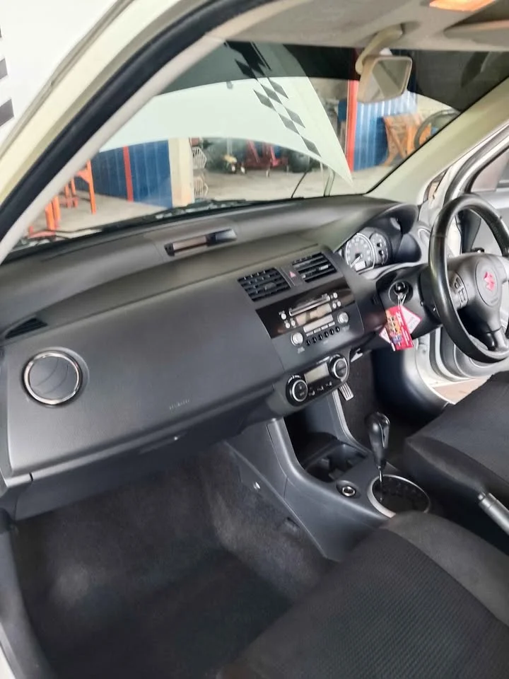 2011 Suzuki Swift I 2