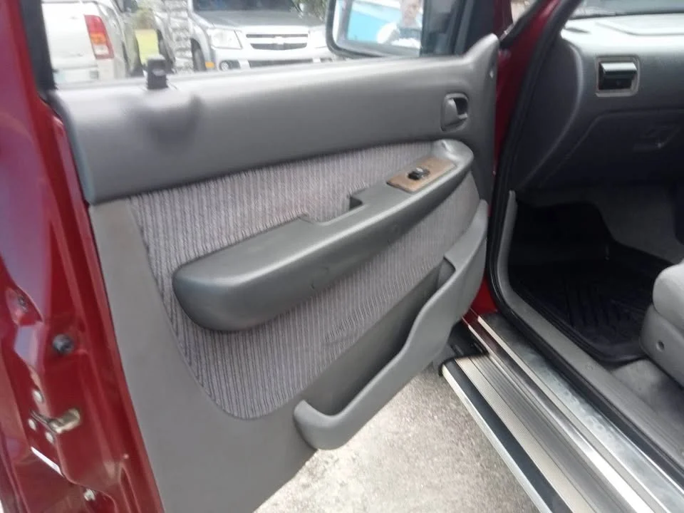 1999 Mazda 2500 Fighter V 2
