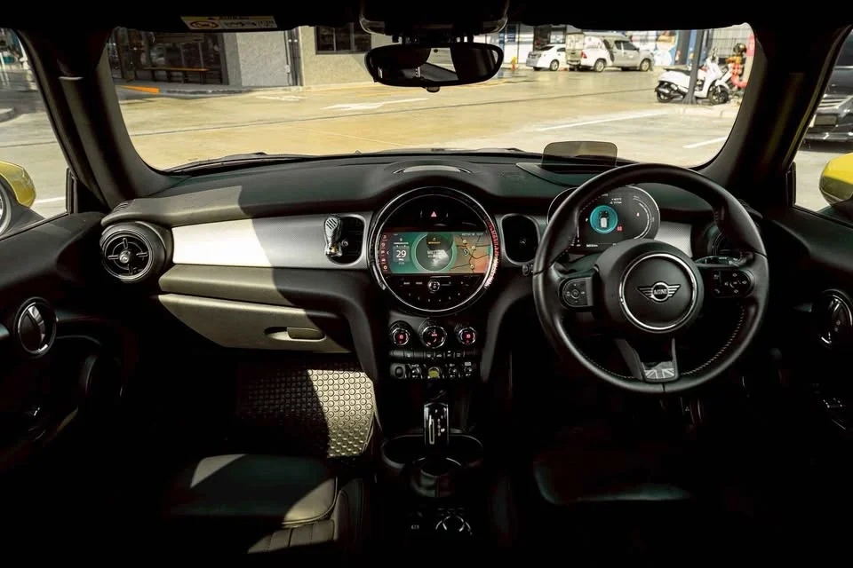 2022 Mini Hatch  III 2