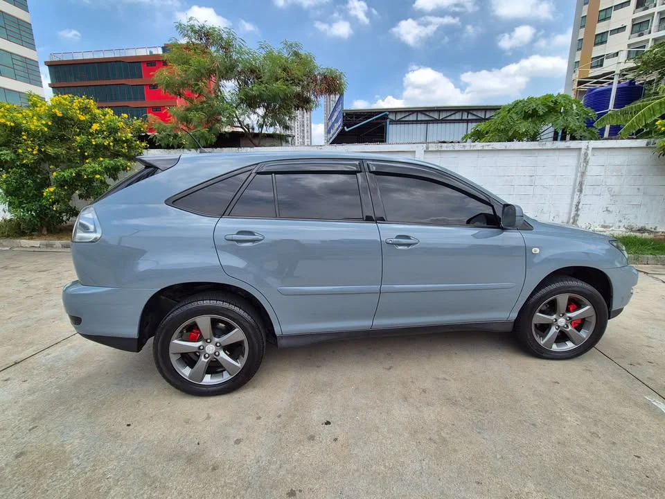 2004 Toyota Harrier II 2