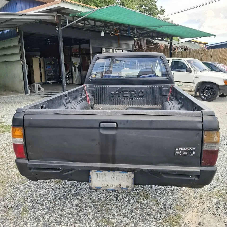 1992 Mitsubishi Triton II 2