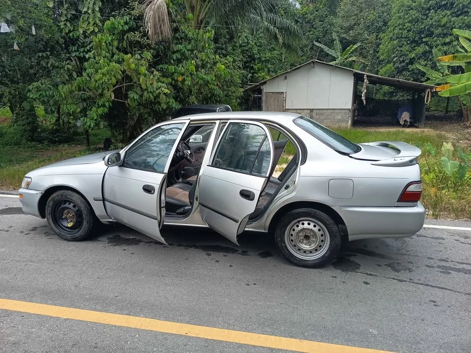 1996 Toyota Corolla Altis VII (E100) 3