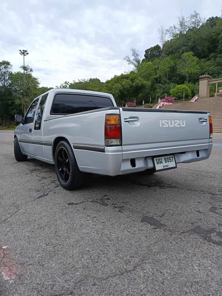 1996 Isuzu TFR III 3