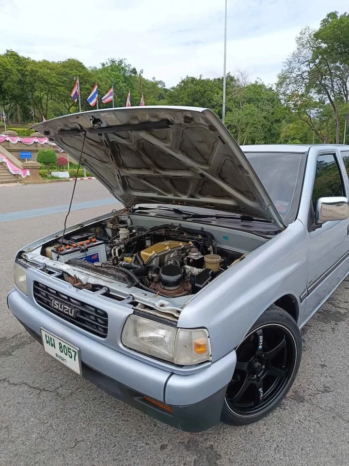1996 Isuzu TFR III 2