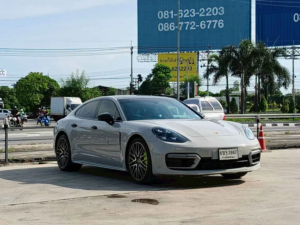 2022 Porsche Panamera II 2