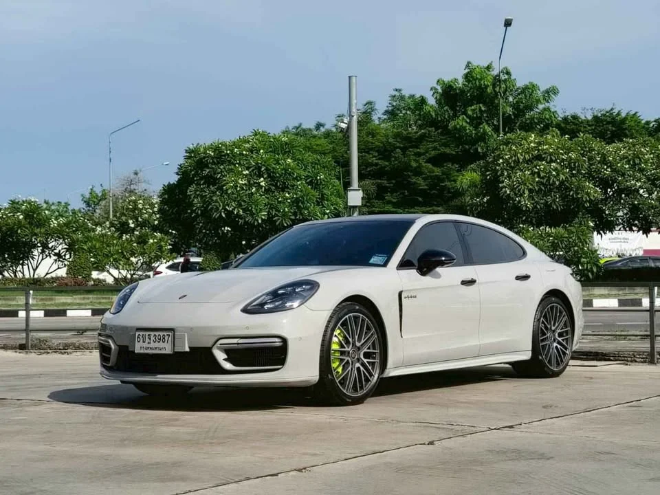 2022 Porsche Panamera II 3
