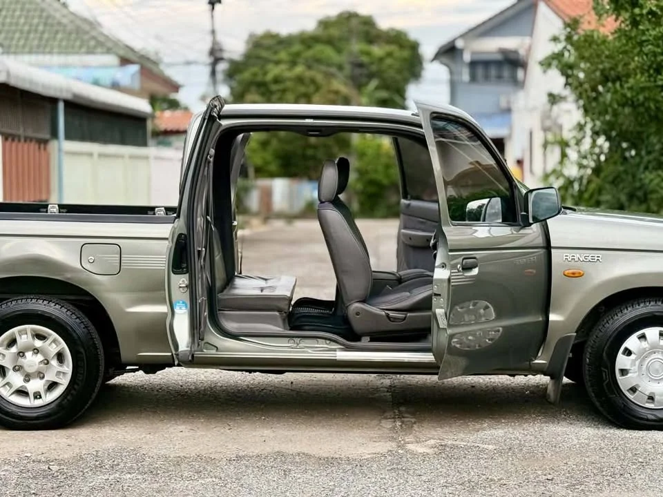 Mazda 2500 Fighter V 2