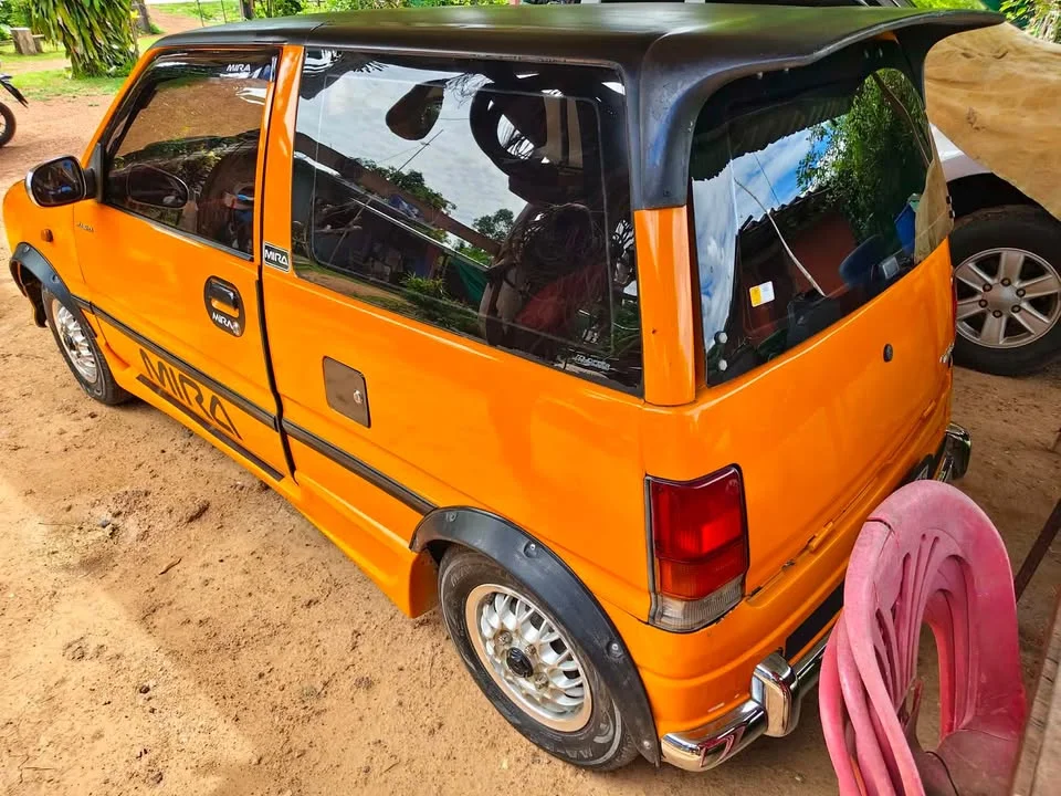 Daihatsu Mira Gino L700 2
