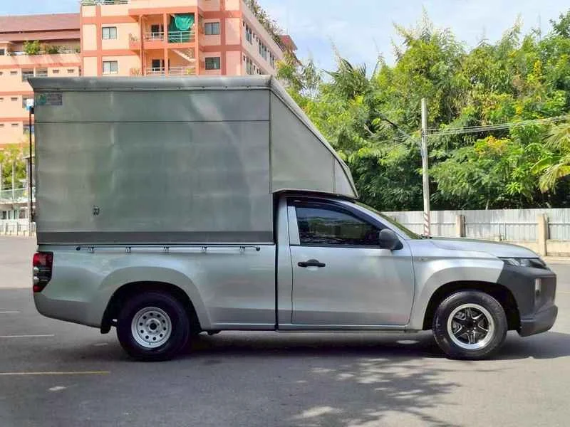 2022 Mitsubishi Triton V 2