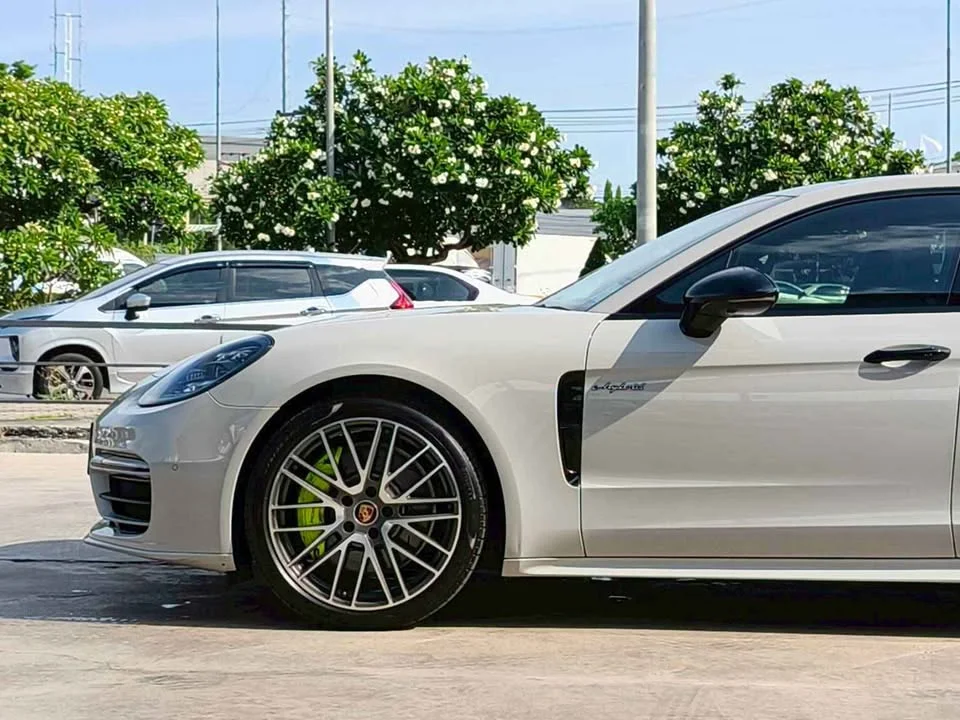 2022 Porsche Panamera II 3